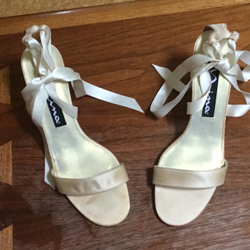 NWOT Bridal or special occasion heels